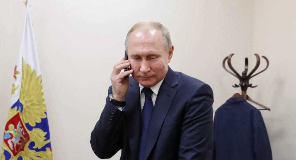 Путин переговорил с Макроном по телефону