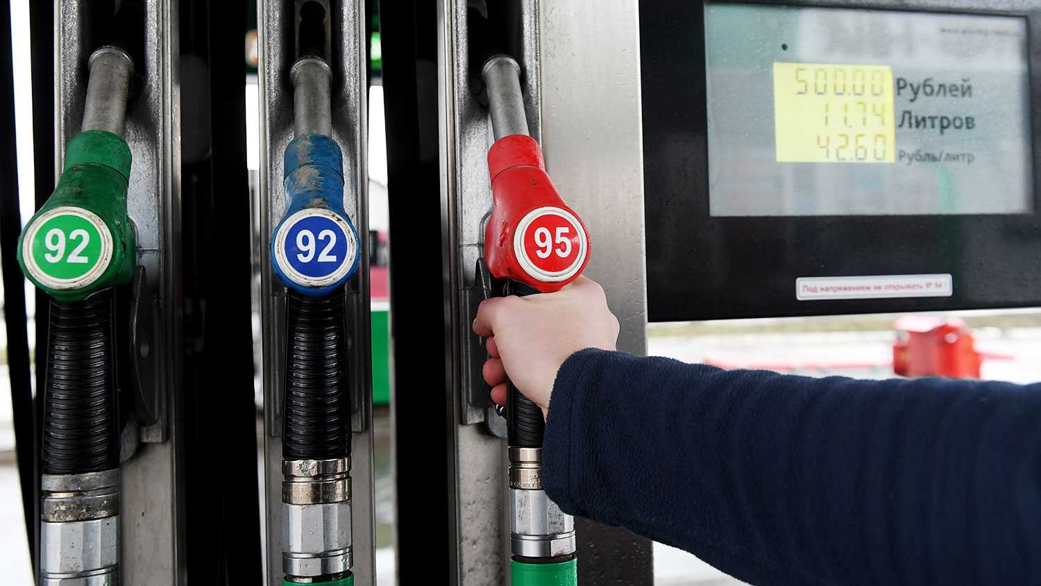 Снижения цен на бензин в России ожидать не стоит. Возможно только увеличение