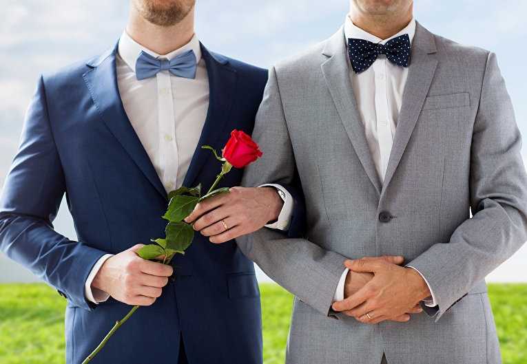 Большая часть россиян выступает прости однополых браков