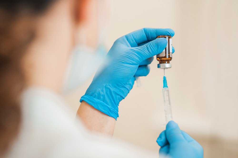 В больнице Калужской области вакцину от коронавируса подменили физраствором