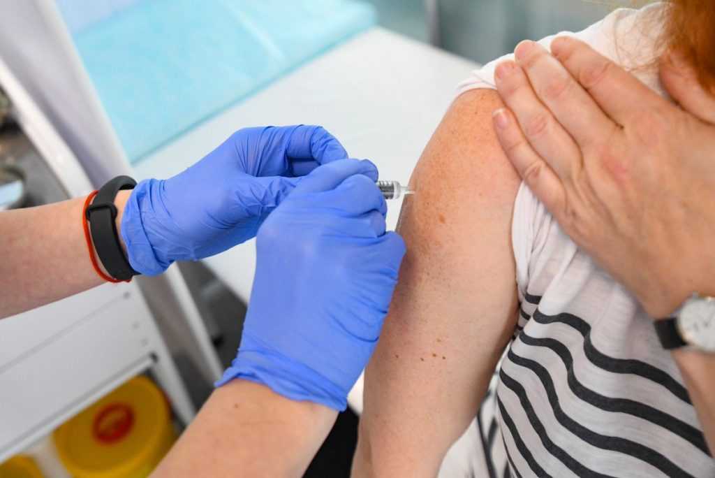 Медсестра в Калужской области подменила вакцину физраствором
