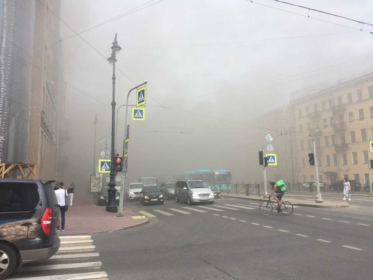 В Санкт-Петербурге загорелось здание