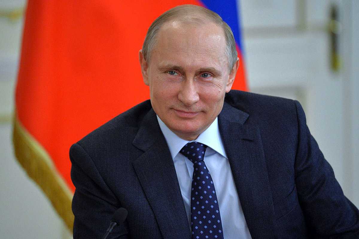 Путин поздравил работников «Почты России» с Днём российской почты