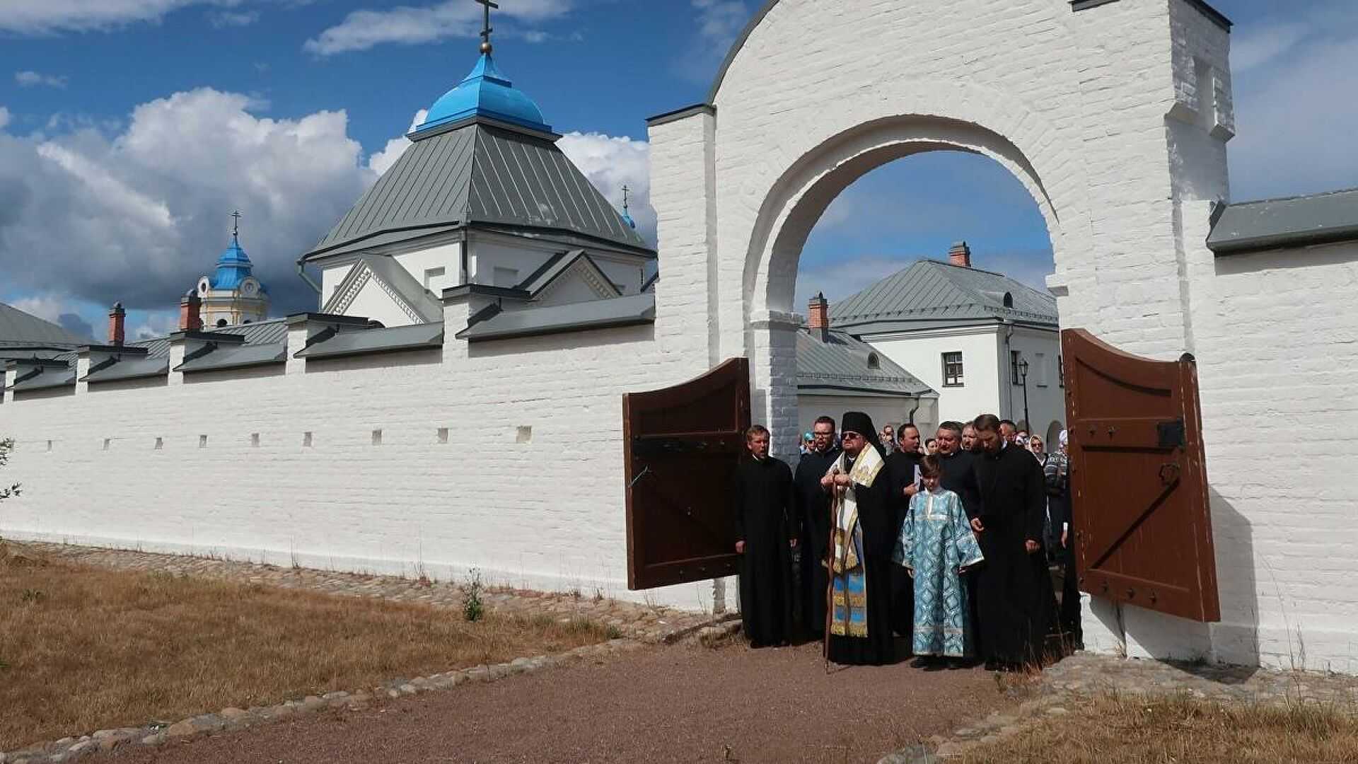 Владимир Путин сделал визит в Коневский монастырь на Ладожском острове