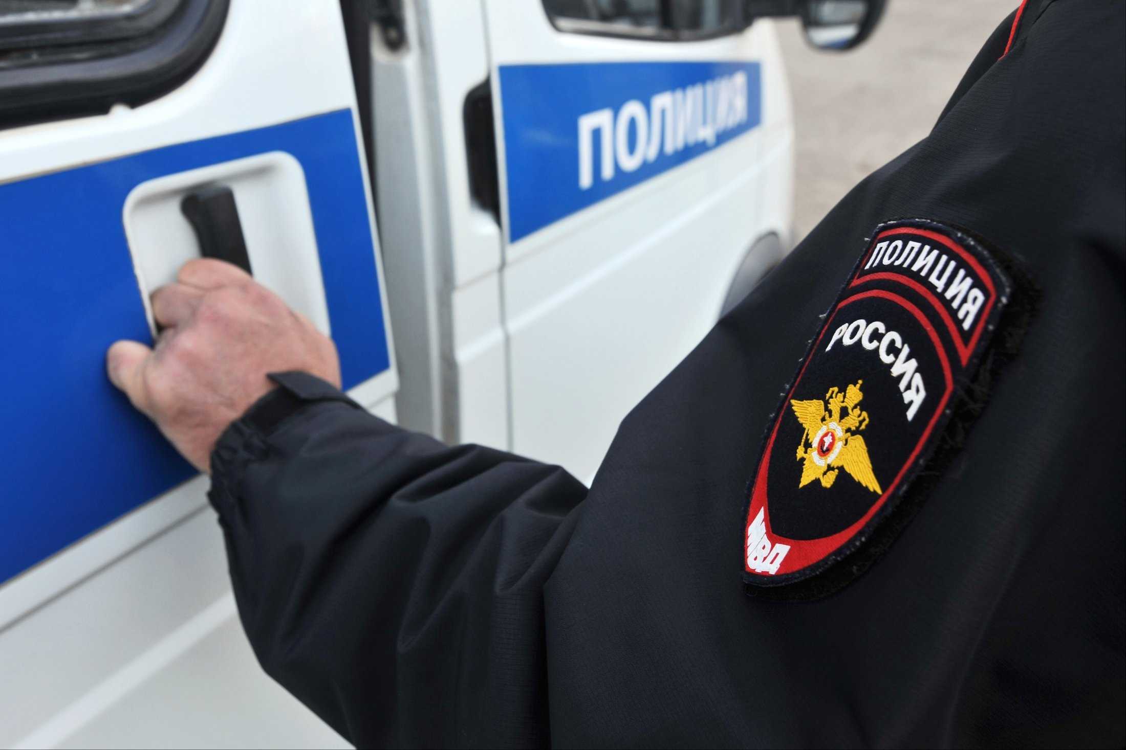 Голая туристка из Москвы напала на полицейских в Крыму