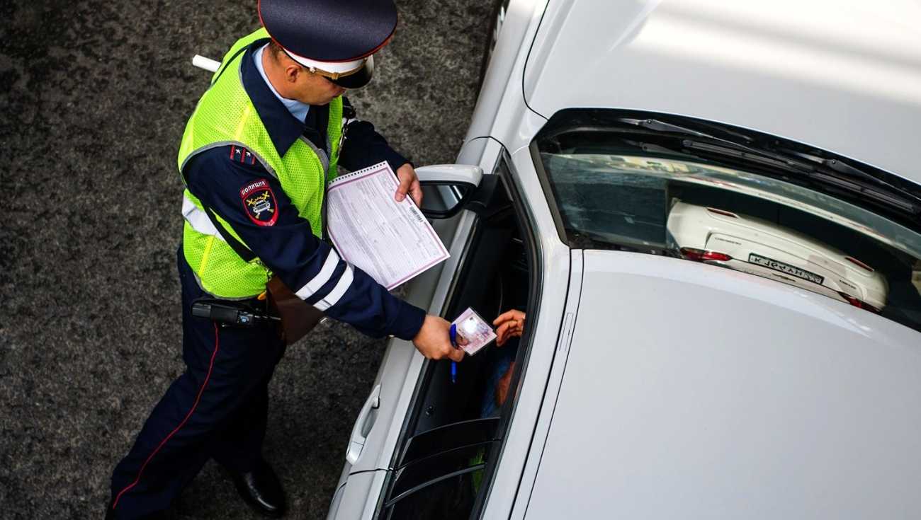 МВД не планирует увеличивать штраф за пользование телефоном при управлении автомобилем