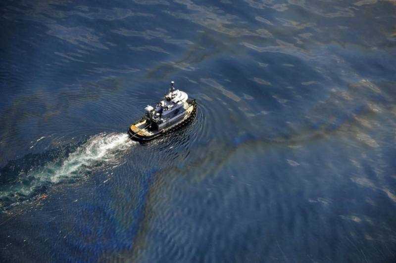 «Роскосмос» сделал снимок места разлива нефти в Черном Море