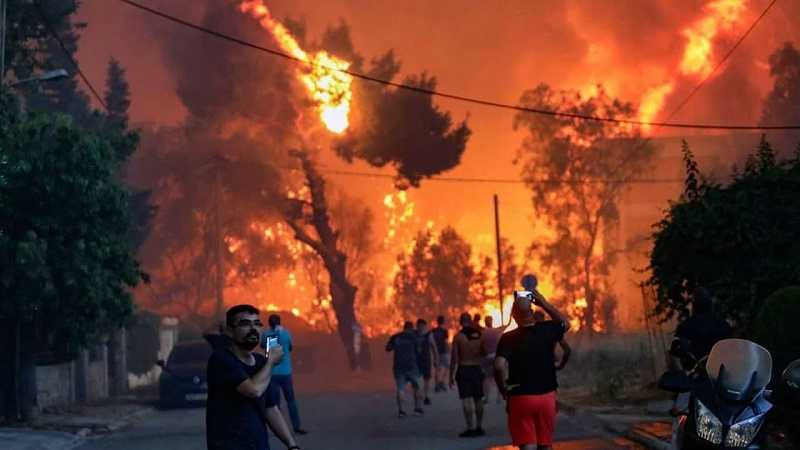 Посольство рекомендовало россиянам воздержаться от поездок по Греции из-за пожаров