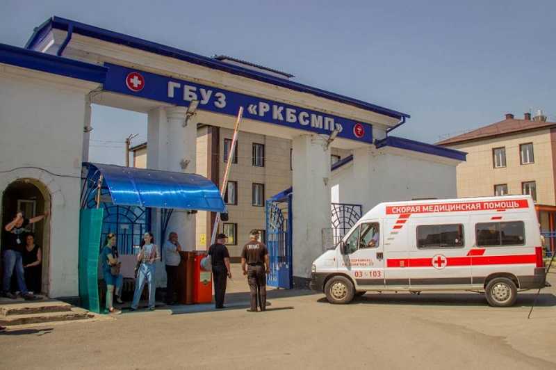 Правоохранительные органы задержали главврача больницы Владикавказа после гибели пациентов при аварии