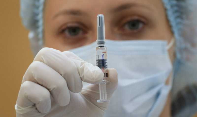 Минздрав: вакцину получило более 3 миллионов жителей Подмосковья