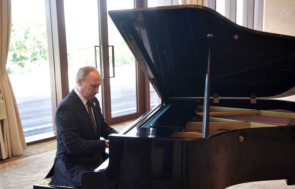 «И на дуде игрец»: друг Путина рассказал о музыкальном таланте президента