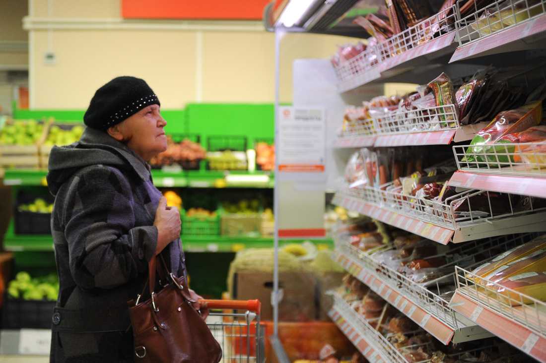 Эксперт призвал чиновников оценивать инфляцию из магазина