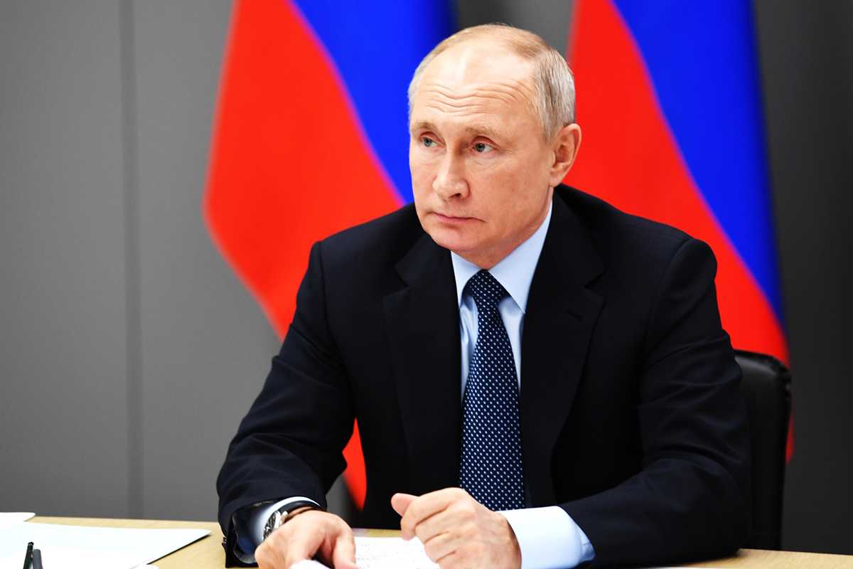 Путин пообещал поддержать малый и средний бизнес на время нерабочих дней