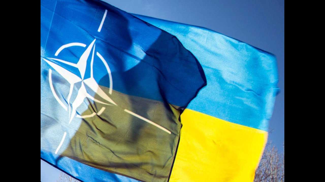 Вступление Украины в НАТО нежелательно для России по мнению Пескова