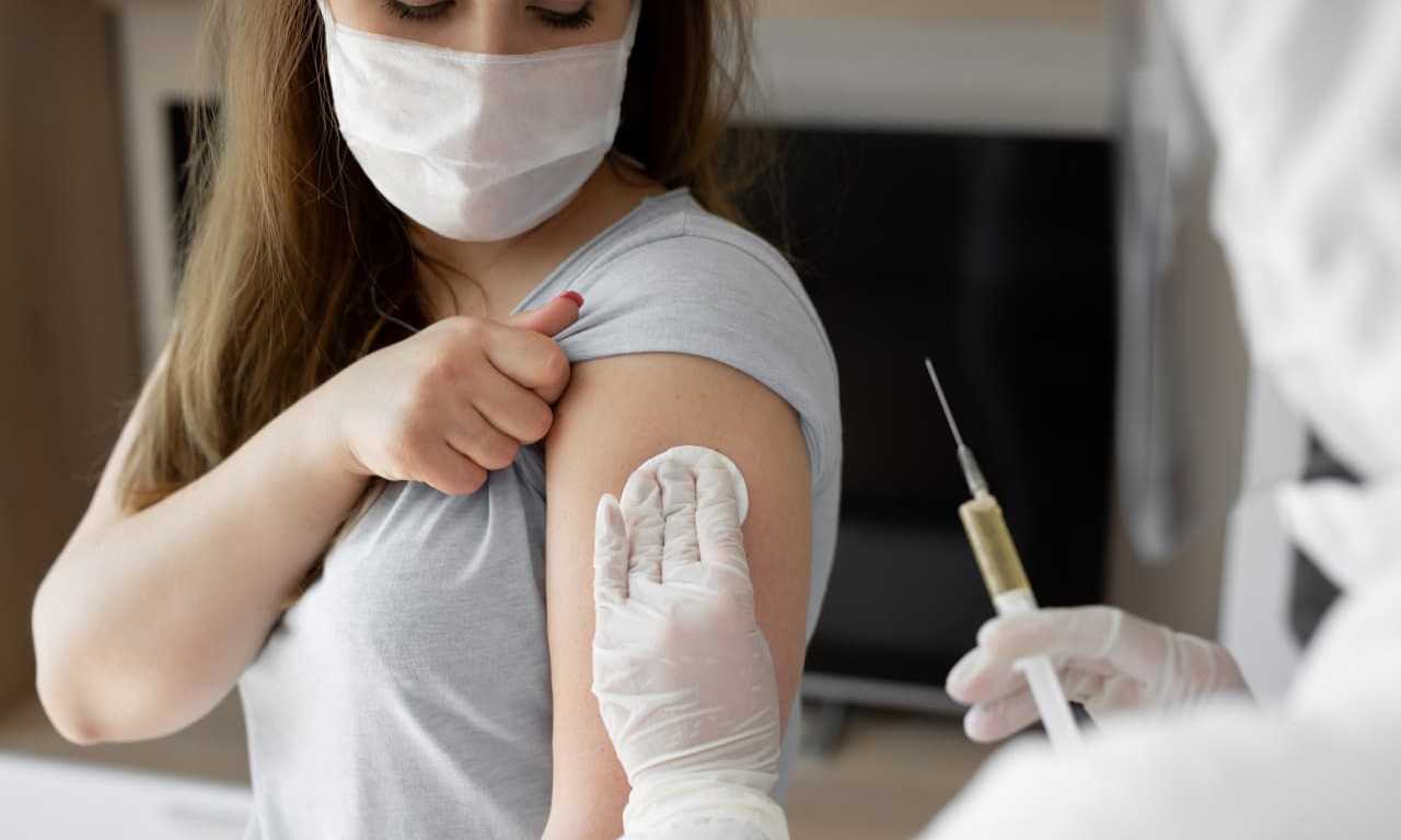 Рошаль призывает к введению уголовного наказание за призывы не делать прививку