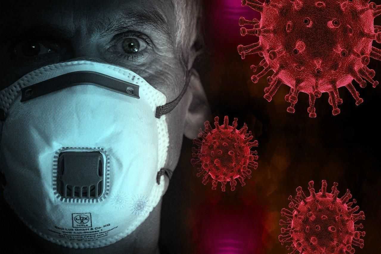 Ученые рассказали, какова вероятность заразиться коронавирусом на улице