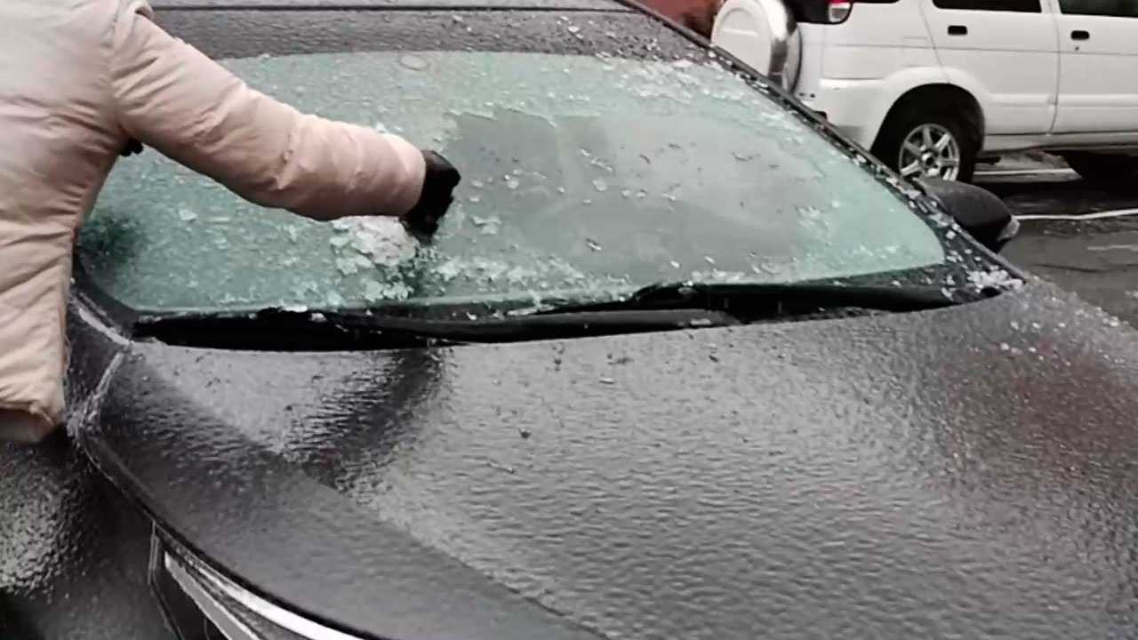 В России наступил «День жестянщика» из-за ледяного дождя 