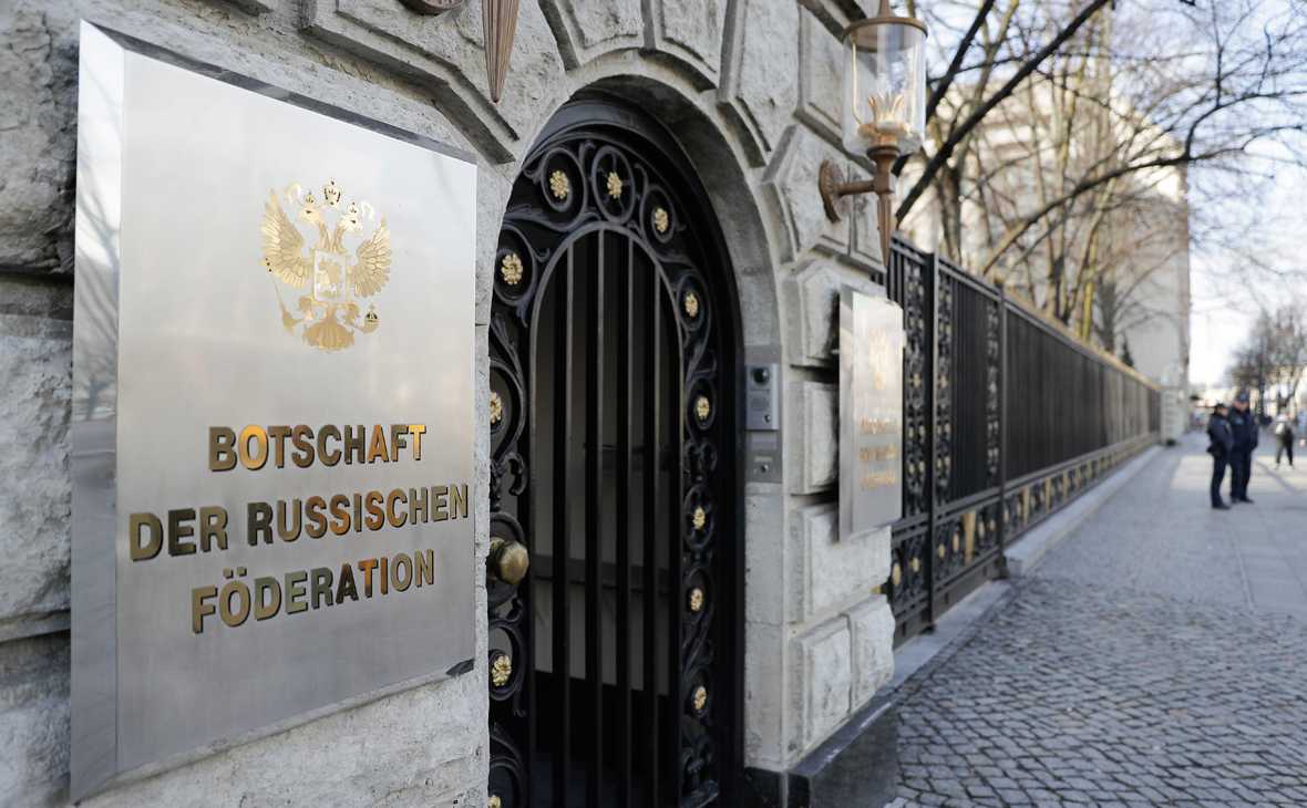 Российского дипломата нашли мертвым у посольства в Берлине