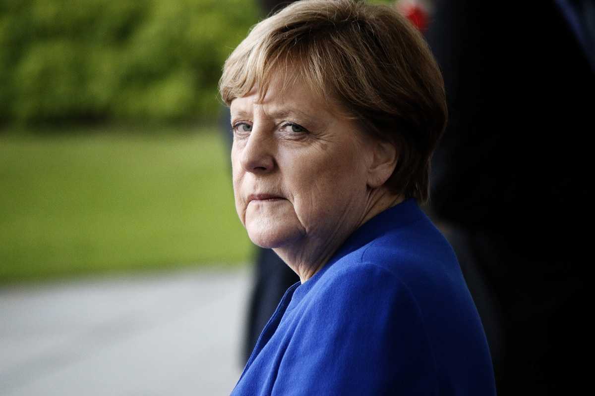 Меркель готова разговаривать с Россией по Украине