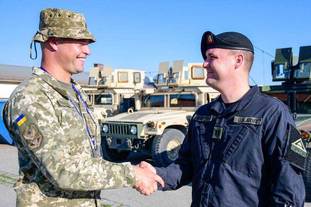 НАТО оказывает военную помощь Украине