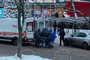 Два человека погибло и четыре пострадали в результате стрельбы в МФЦ Москвы