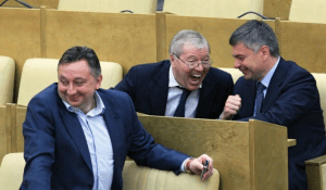 Помощникам депутатов Госдумы в России повышают зарплату на 20%