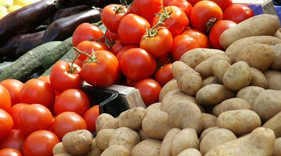 В России подешевели картофель, помидоры и лук