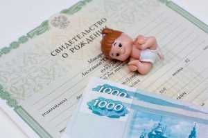 В России хотят выплачивать по 10 тысяч рублей на человека в семьях с детьми ежемесячно