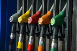Эксперт: стоимость бензина в России может увеличится до 100 рублей за литр
