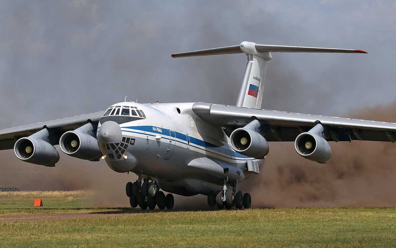 ИЛ-76 доставил в Подмосковье граждан России и Афганистана