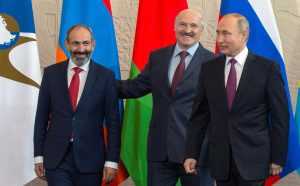 Как сообщила пресс-служба действующего президента Белоруссии Лукашенко, лидер республики пообщался с Владимиром Путиным и Николом Пашиняном международную повестку, коснулся темы взаимоотношений, а также ситуации в Казахстане.