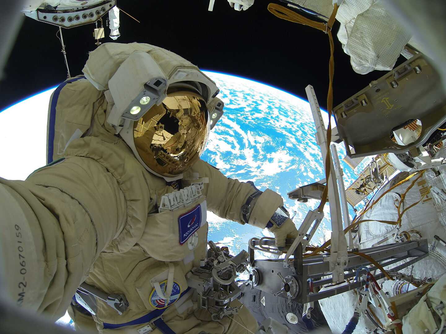 Российские космонавты совершили первый в новом году выход в космос