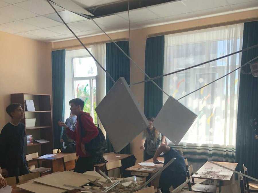 В школе Московской области обрушился потолок