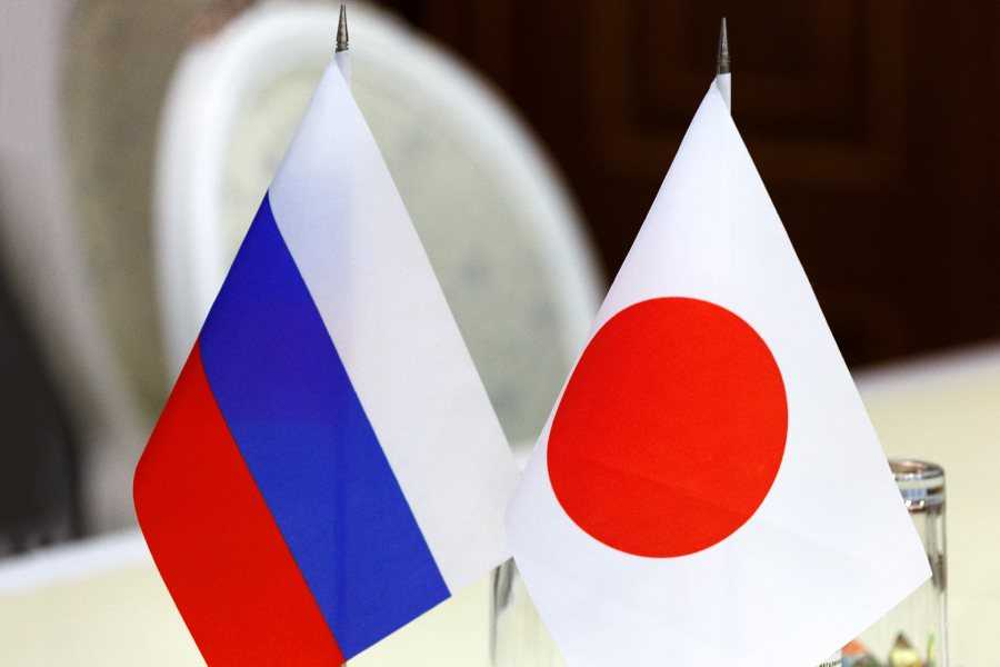 Премьер-министр Японии переговорил с Путиным об Украине