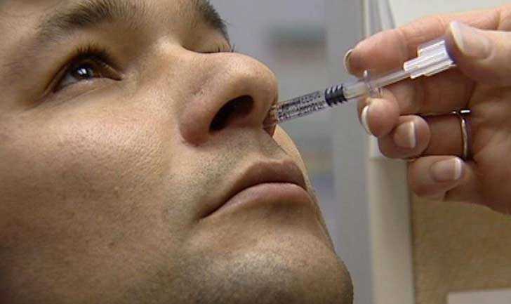 Вирусолог раскрыл, чем на самом деле опасна назальная вакцина