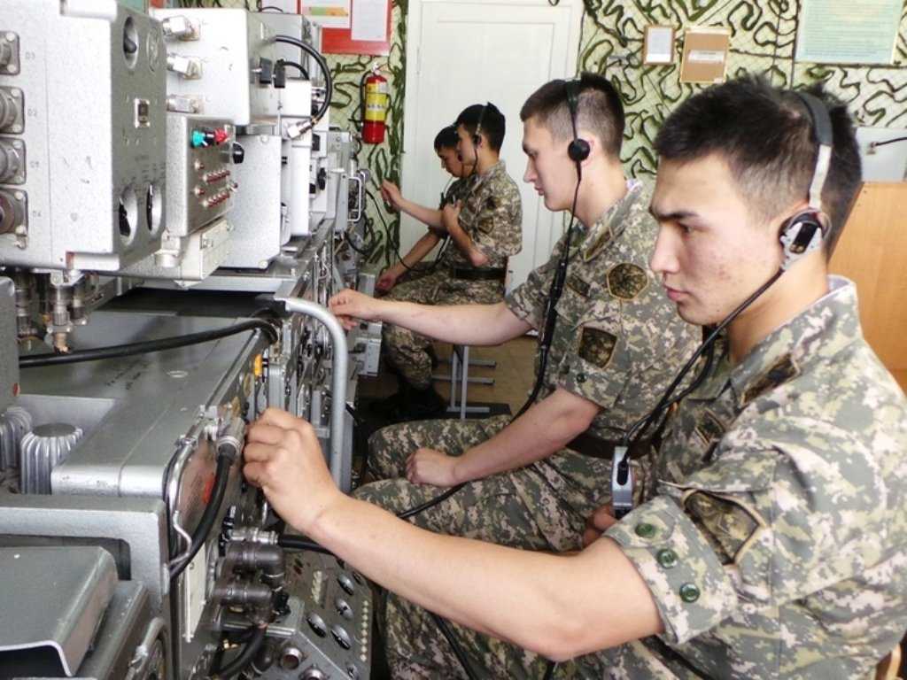 Россия будет помогать Казахстану готовить военных специалистов