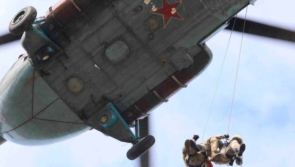 Российские десантники захватили аэродром в Гостомеле на окраине Киева