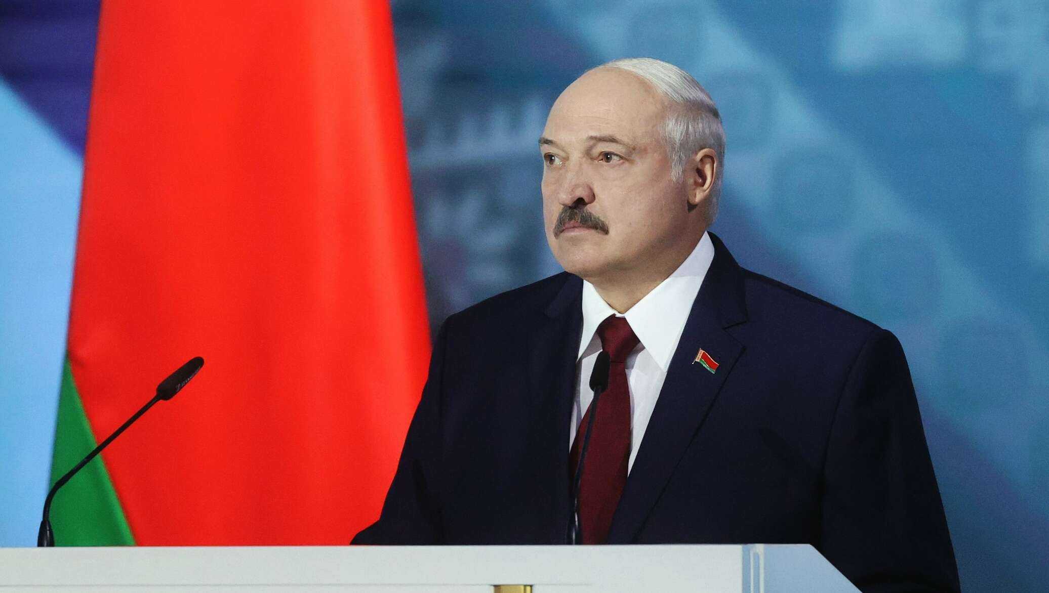 Лукашенко о Путине: "Да он живее всех живых"