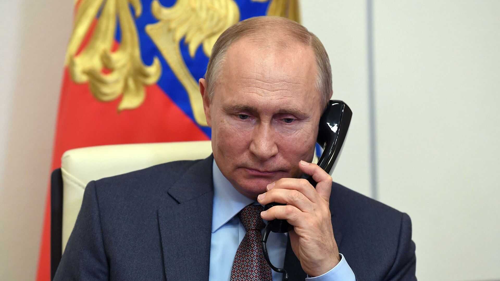 Путин проводит телефонные переговоры с Макроном и Шольцем