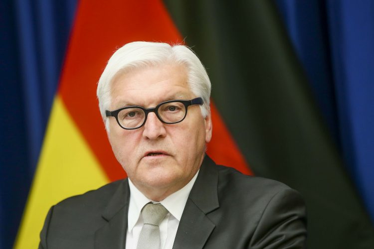 Штайнмайер: "Немецкий народ ждет много испытаний из-за санкций против РФ"