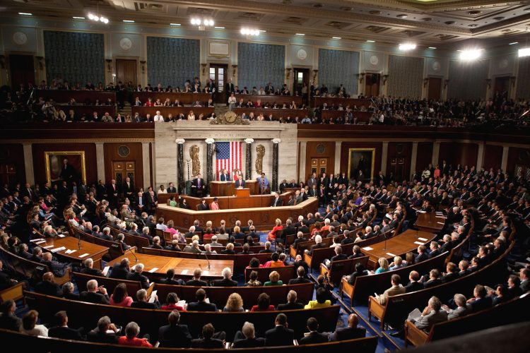 Сенат США проголосовал за отказ от российских энергоносителей