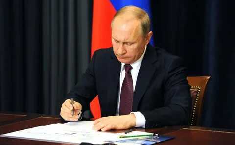 Путин подписал закон о запрете отождествления СССР с нацисткой Германией