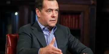 Медведев: "Упоротые чиновники Украины сами станут целями для удара"