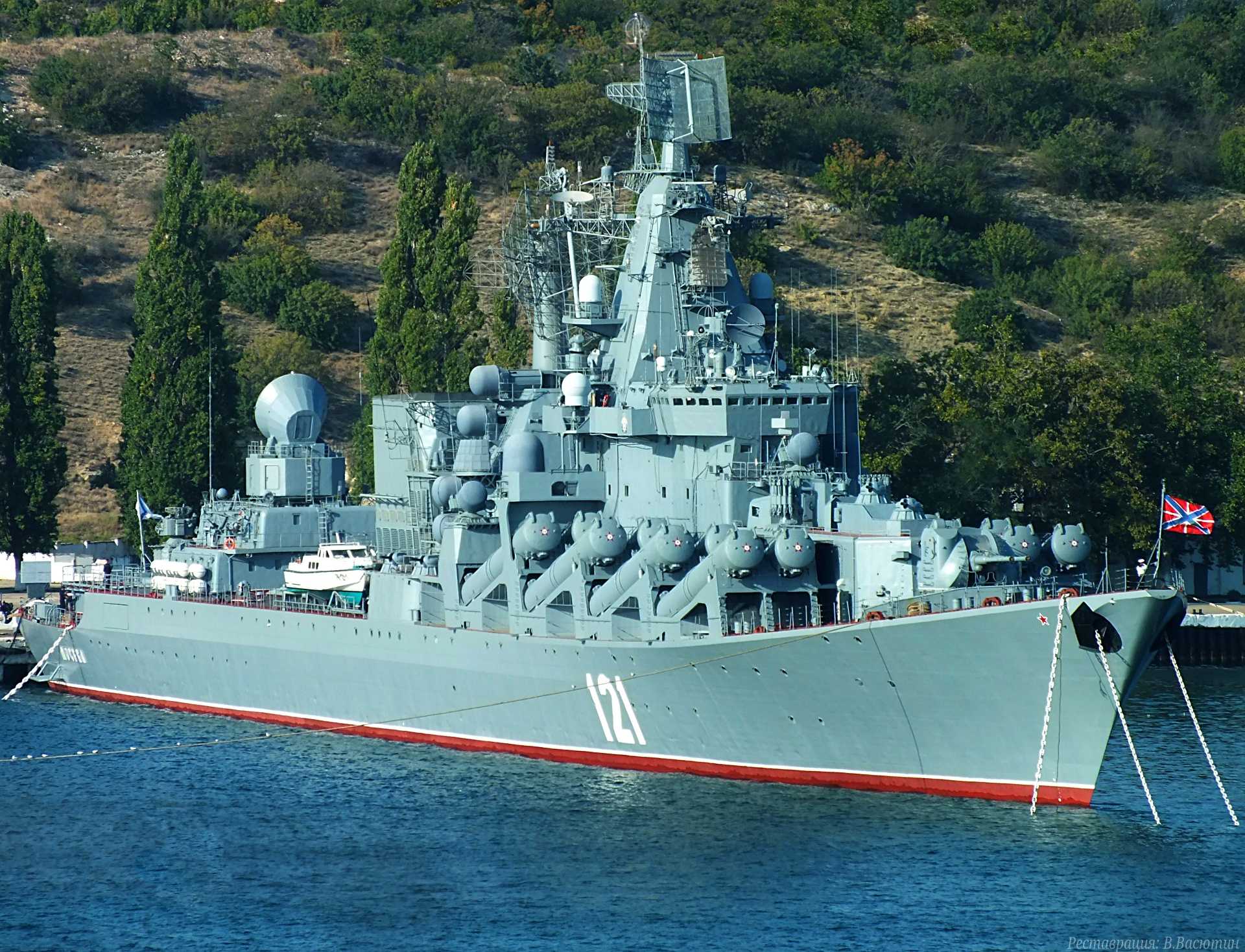 Минобороны РФ: "На крейсере "Москва" 27 моряков пропали без вести, 1 погиб"