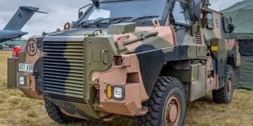 На Донбассе зафиксировали первый уничтоженный австралийский броневик "Бушмастер"