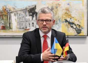 Посол Украины в ФРГ Мельник назвал пощечиной запрет на 9 мая выносить на улицы Берлина флаг Украины