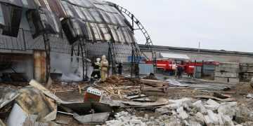 Беспилотник заснял уничтоженный ангар с военной техникой ВСУ в Харьковской области