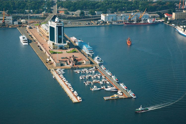 Власти Украины не выпускают 21 турецкое судно из порта Одессы