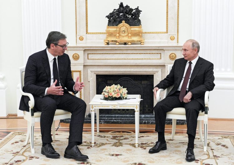 Путин пообещал сербскому коллеге Вучичу бесперебойные поставки природного газа
