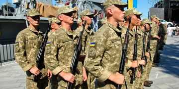 Высшие чины ВСУ начали покидать подчиненные войска на Донбассе